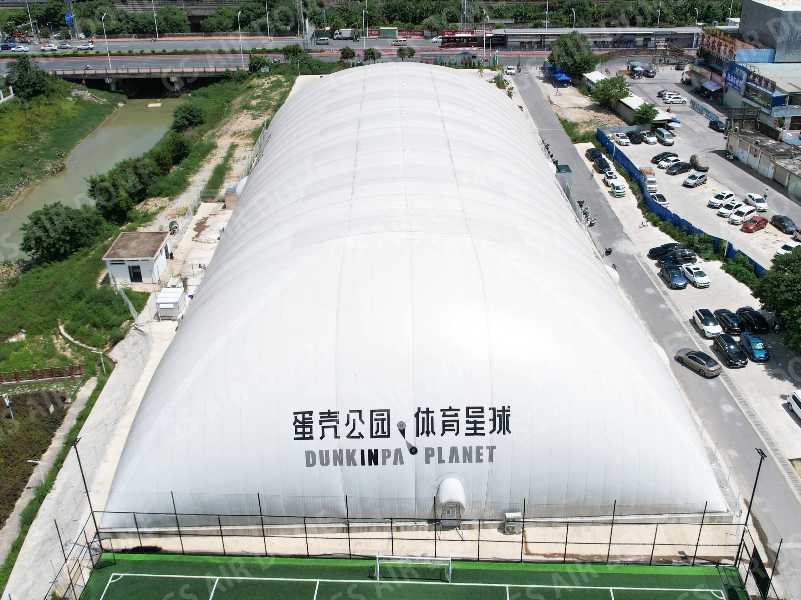 القباب الرياضية الحديثة: مستقبل البنية التحتية الرياضية الذكية